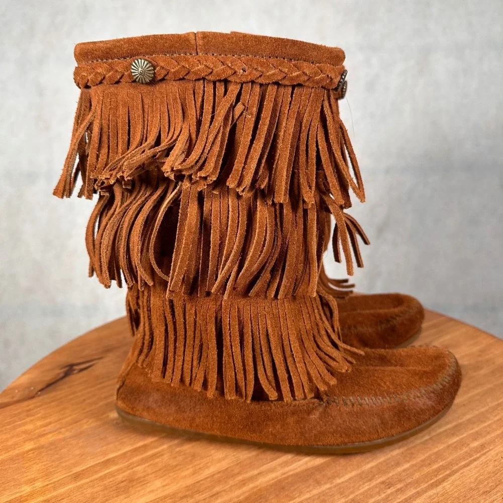 Minnetonka Fringe Boots Kids Size 3 Tan Suede 3-Layer Moccasin Good Condition 26